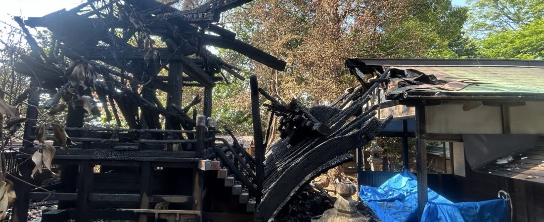 Kebakaran di Kuil Urufushine Kota Nabari, Mie: Bangunan Utama Berusia 150 Tahun Hangus Terbakar